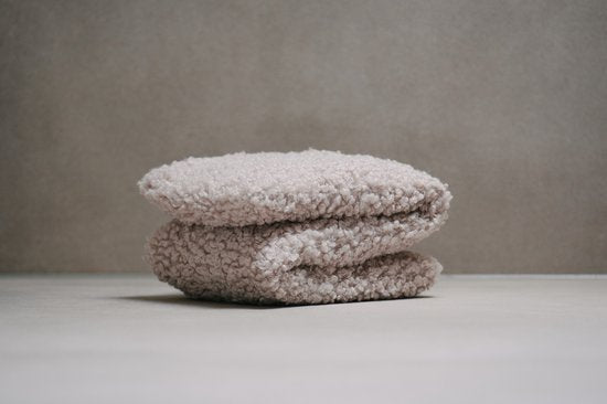 KERSENPITKUSSEN | teddy beige
