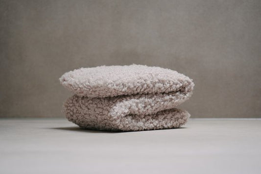 KERSENPITKUSSEN | teddy beige